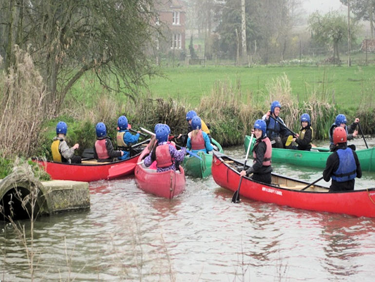 Children canoeing